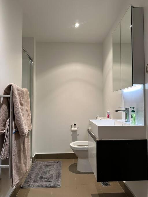 City Apartment With Sky Tower View Окленд Экстерьер фото